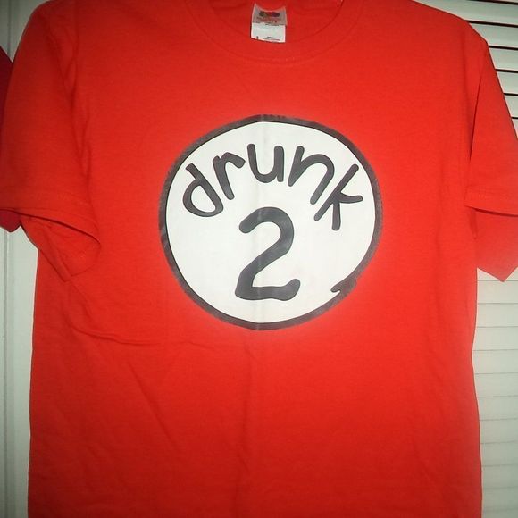 2 SHORT SLEEVE GRAPHIC TEES FUNNY T SHIRTS SRIRACHA & DRUNK~WOMENS MENS SIZE S - Picture 4 of 5